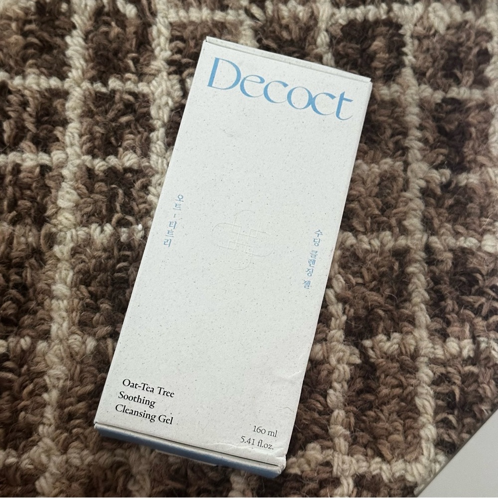 Decoct Oat-Tea Tree Soothing Cleansing Gel